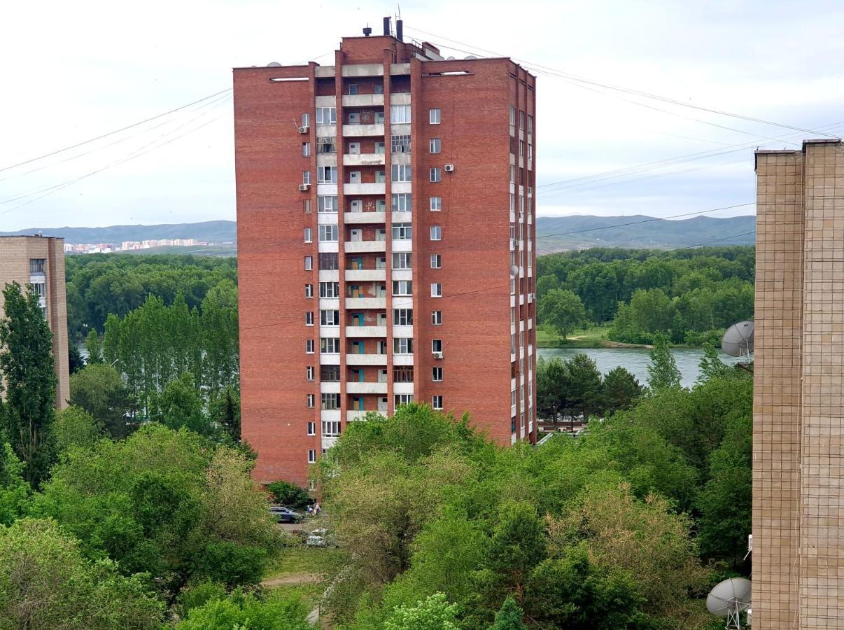 Apartment На Стрелке С Красивым Видом На Иртыш Ustʼ-Kamenogorsk Eksteriør billede